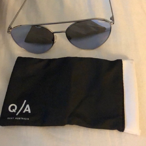 SOLD!  Quay High Key Bue Mirror Aviator Sunglasses - Picture 8 of 8